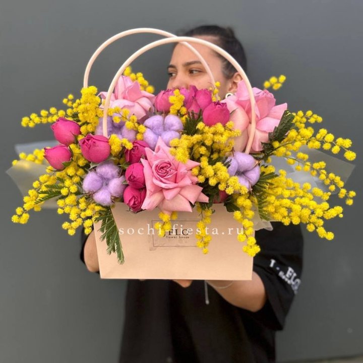 Сумочка мимозы и роз "Примавера" в Томске
