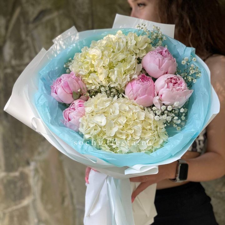 Букет с пионами "Блюсом" в Томске