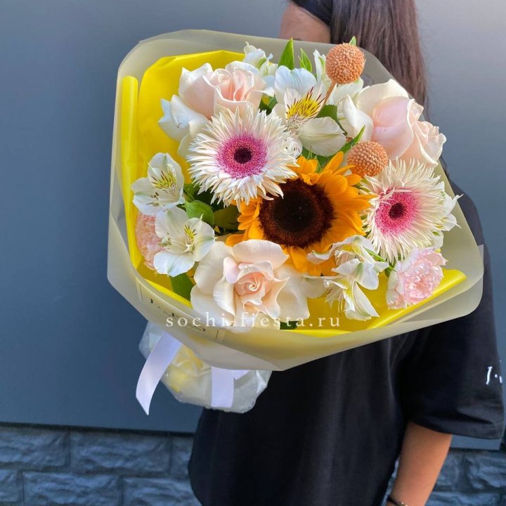 Букет с подсолнухом "Елоу" в Томске