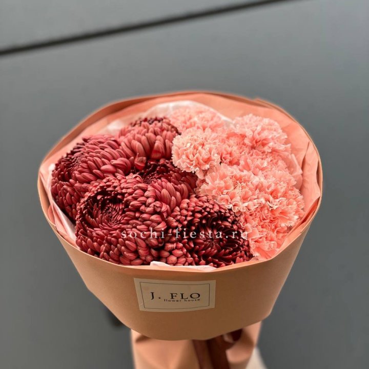 Букет хризантем и диантусов  в Томске