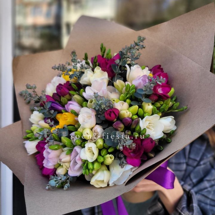 Букет фрезий "Радуга" в Томске