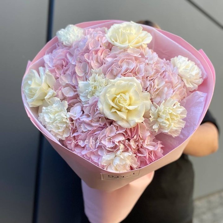  Букет гортензий и роз  в Томске