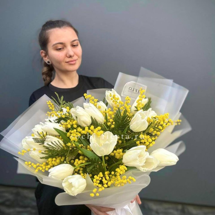 Букет тюльпанов и мимозы в Томске