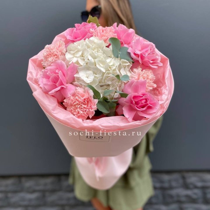  Букет роз и гортензии "Навола" в Томске