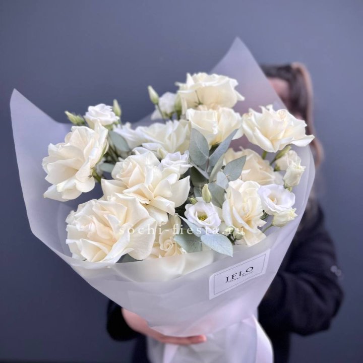 Букет французских роз и эустомы  в Томске