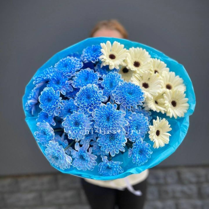 Букет хризантем и гербер в Томске