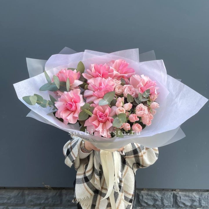 Букет французских и пионовидных роз  в Томске