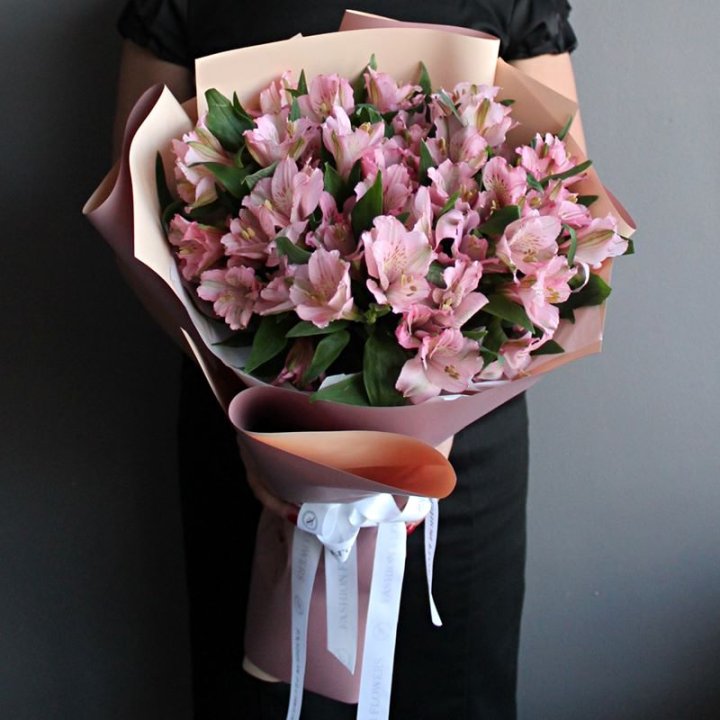 Букет розовых альстромерий в Томске