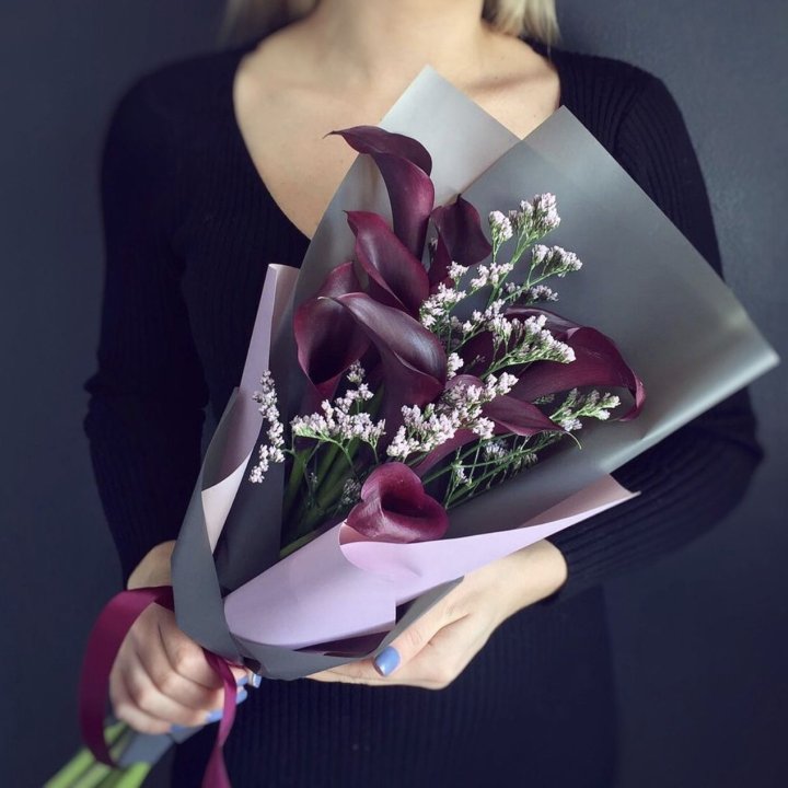 Букет фиолетовых калл в Томске