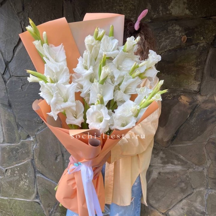 Букет белых гладиолусов  в Томске