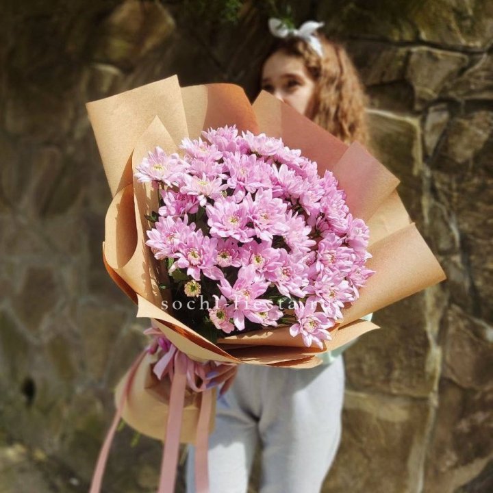 Букет хризантем в крафте в Томске