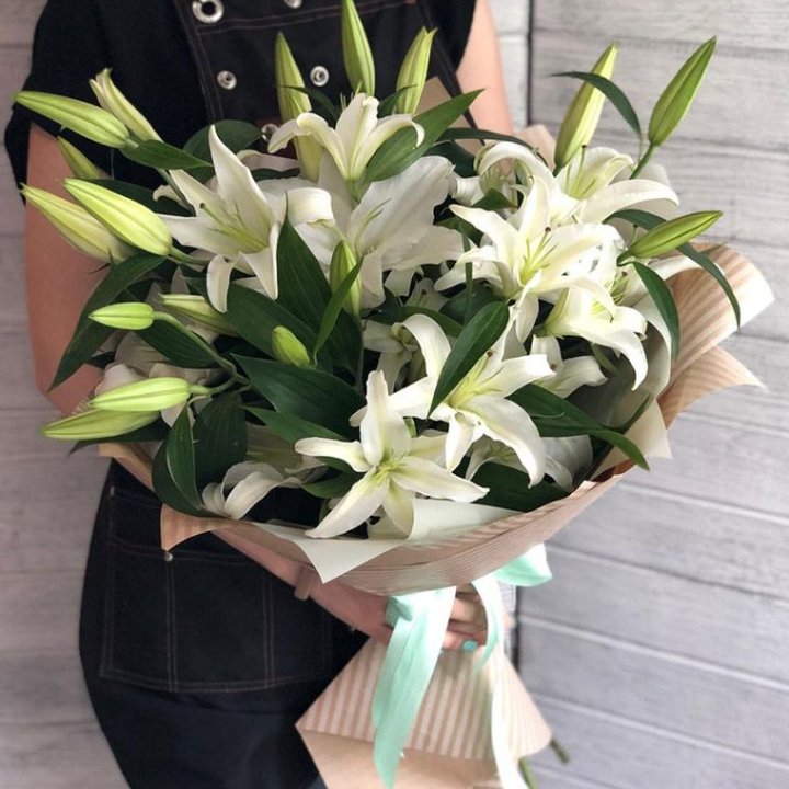 Букет белых лилий в Томске