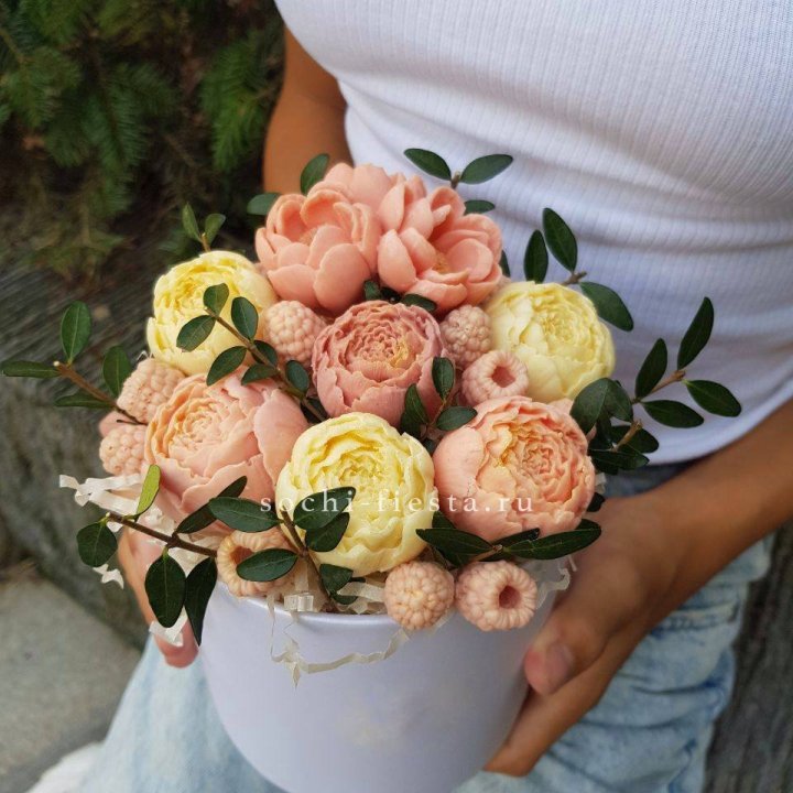 Шоколадный букет с ягодами в Томске