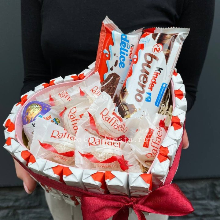 Подарочный набор сердце с Киндерами и Рафаэлло в Томске