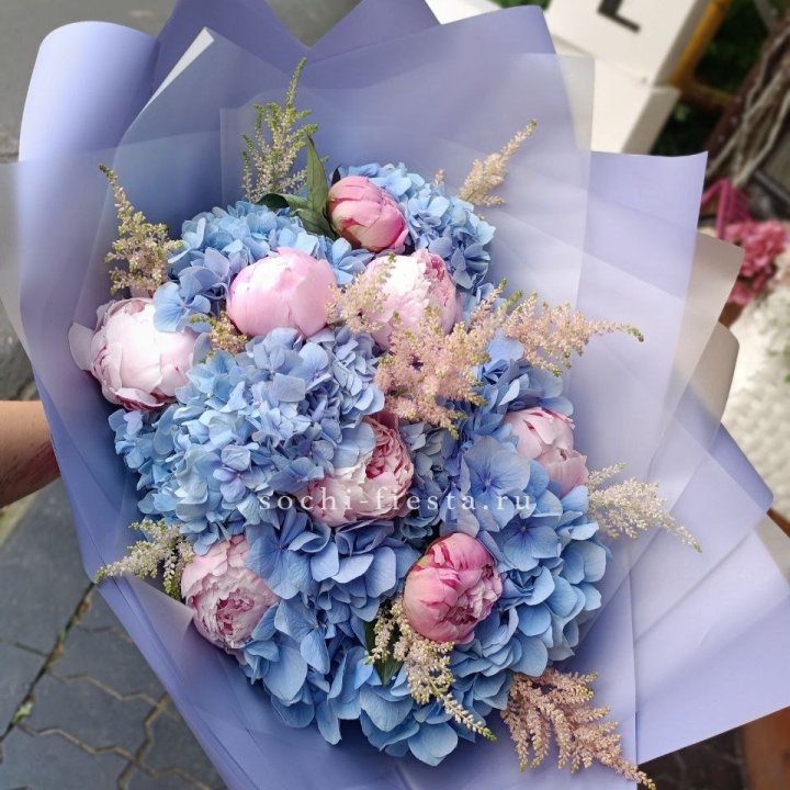 Дизайнерский букет с гортензией №3 в Томске