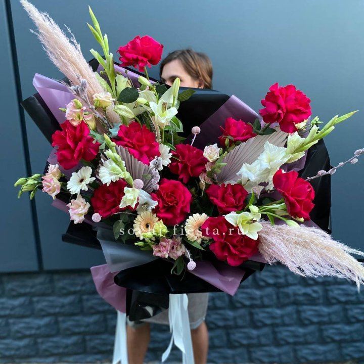 Дизайнерский букет Ред в Томске