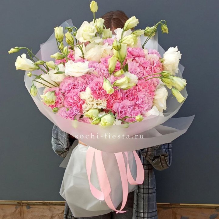 Букет из эустом и диантусов  в Томске