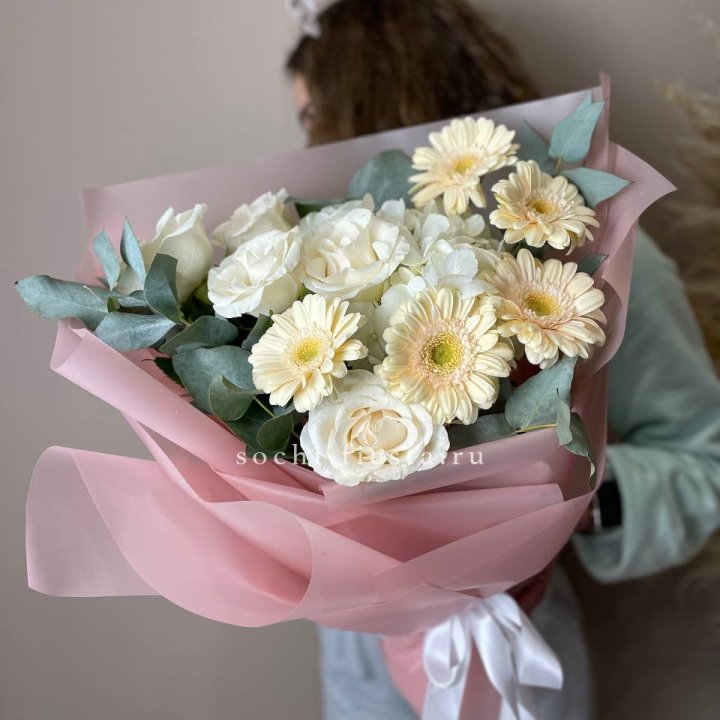 Букет роз, гортензии, гербер  в Томске