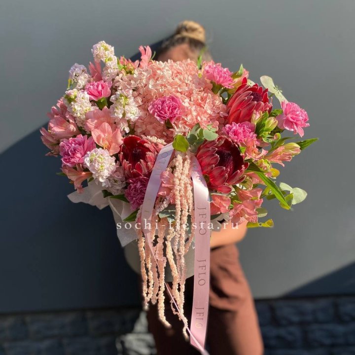 Коробка с цветами "Камикадзе" в Томске