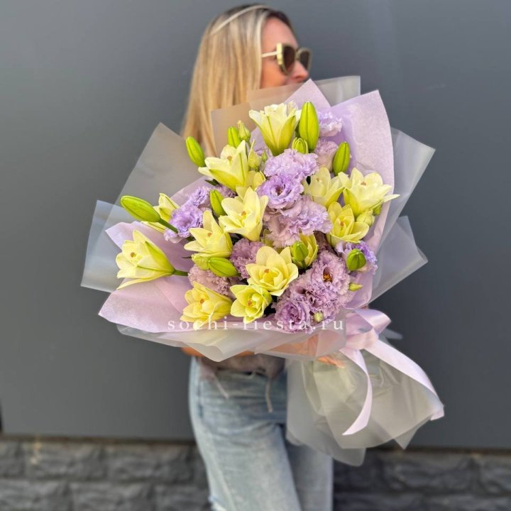  Букет лилий и эустом в Томске