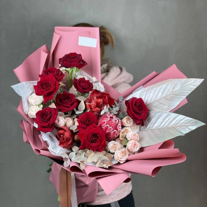 Дизайнерский букет "Ред Вильвет" в Томске