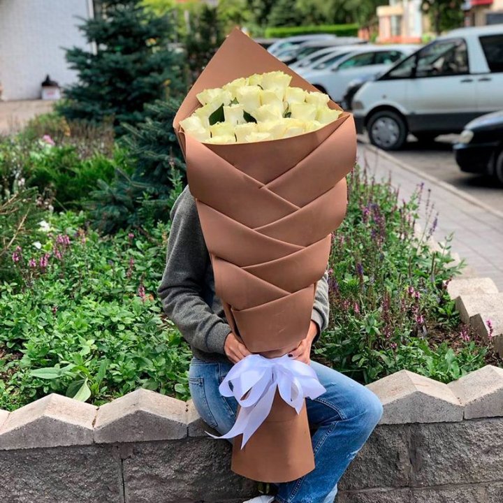 Голландские розы белые "Рыбка" в Томске