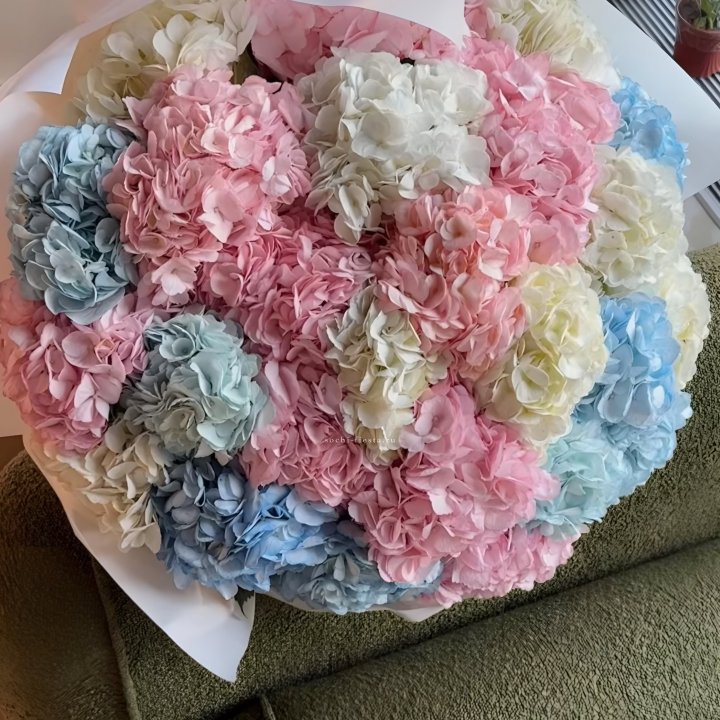 Букет гортензий микс в Томске