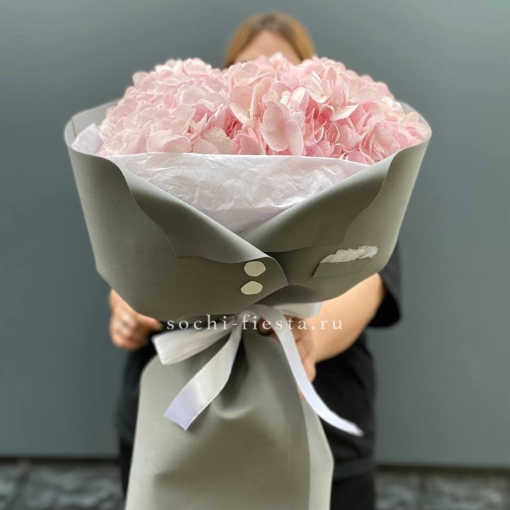  Букет  пиджачок из 5 гортензий в Томске