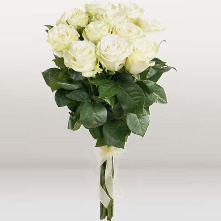 11 белых голландских роз в Томске