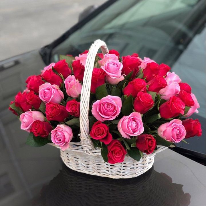 Корзина с розами  в Томске