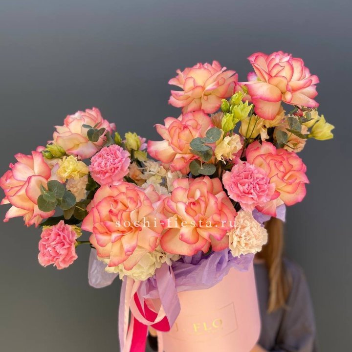 Бокс нежный с розами в Томске