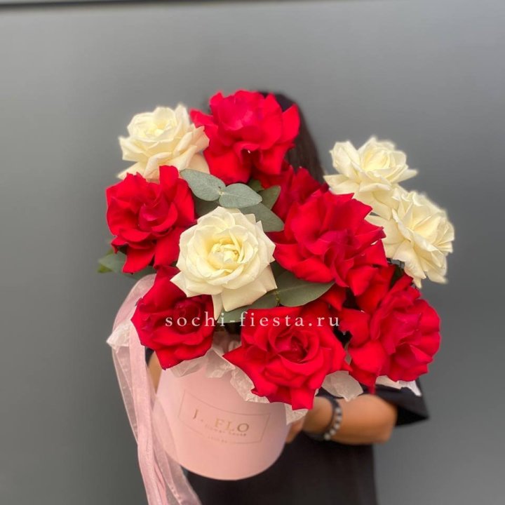 13 Французских роз в боксе в Томске