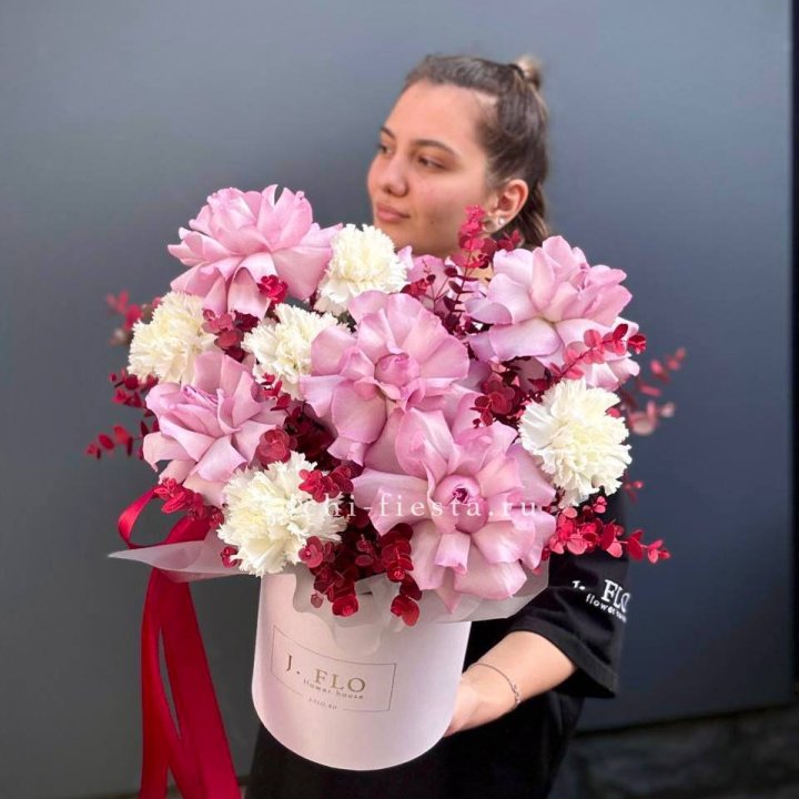 Бокс с французскими розами "Вела вита" в Томске