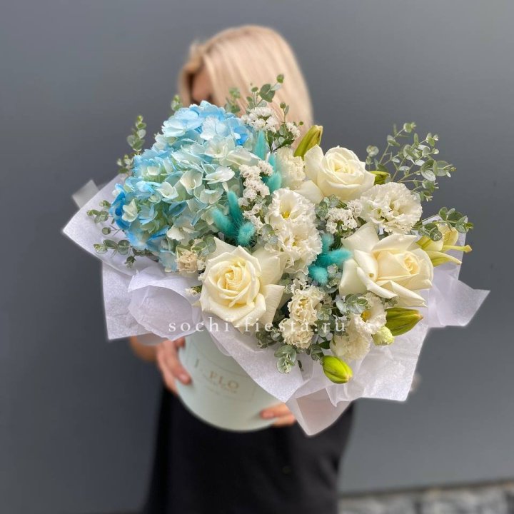 Цилиндр в голубых оттенках №1 в Томске