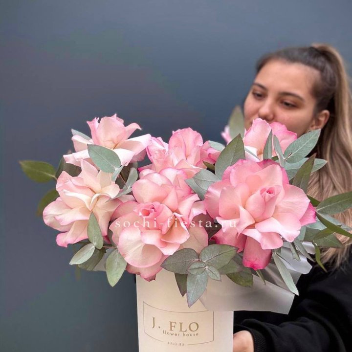 7 Французских роз в боксе в Томске