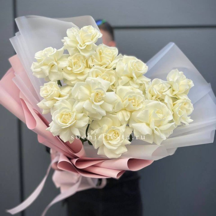 Букет из 15 французских роз Вайт дрим в Томске