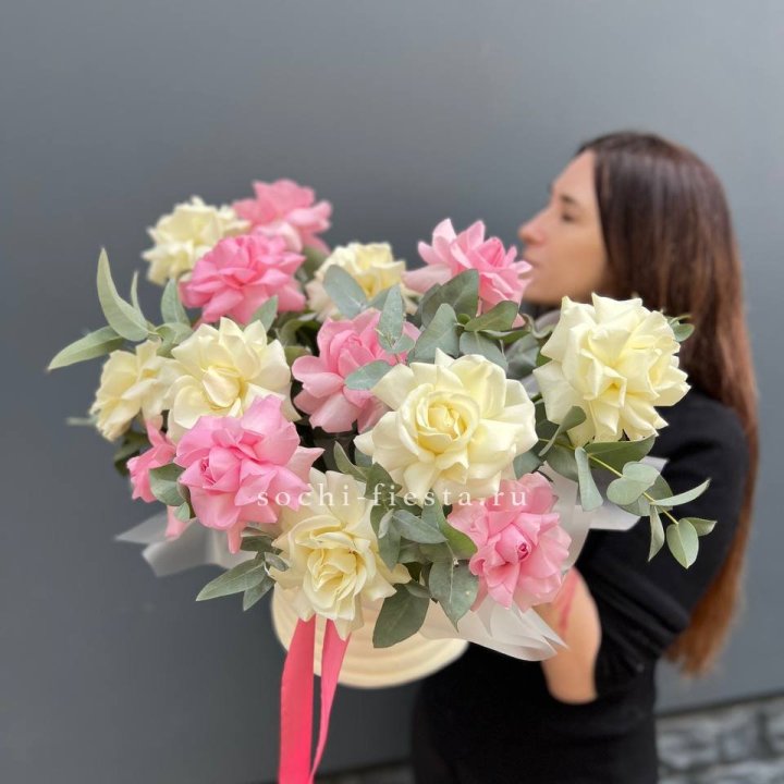 Зефирный бокс из 17 французских роз микс в Томске