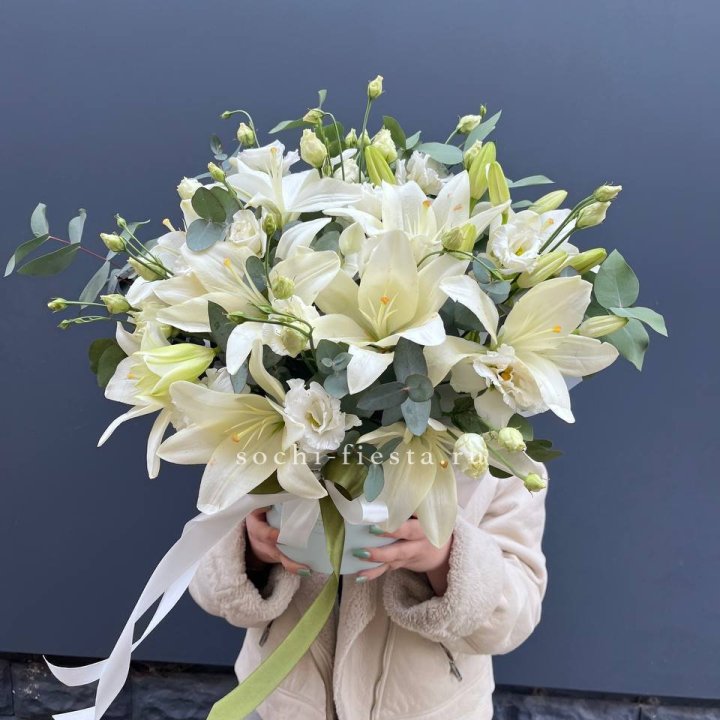 Бокс лилий и эустомы в Томске