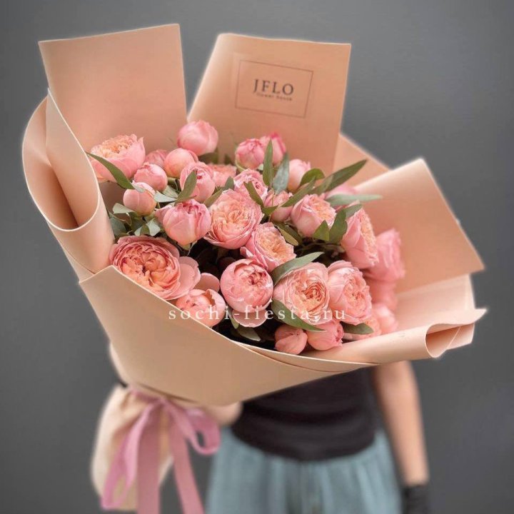 Букет из 9 кустовых роз Джульетта в Томске