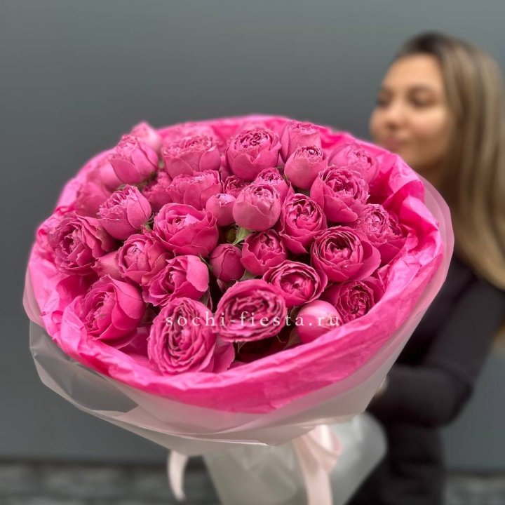 Букет из пионовидных роз  в Томске