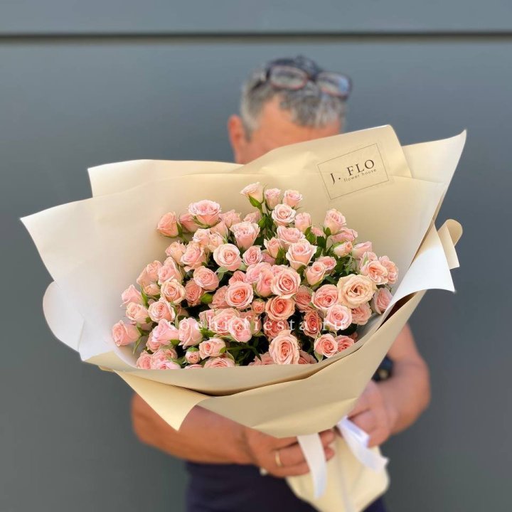 Кустовые розы леди в Томске