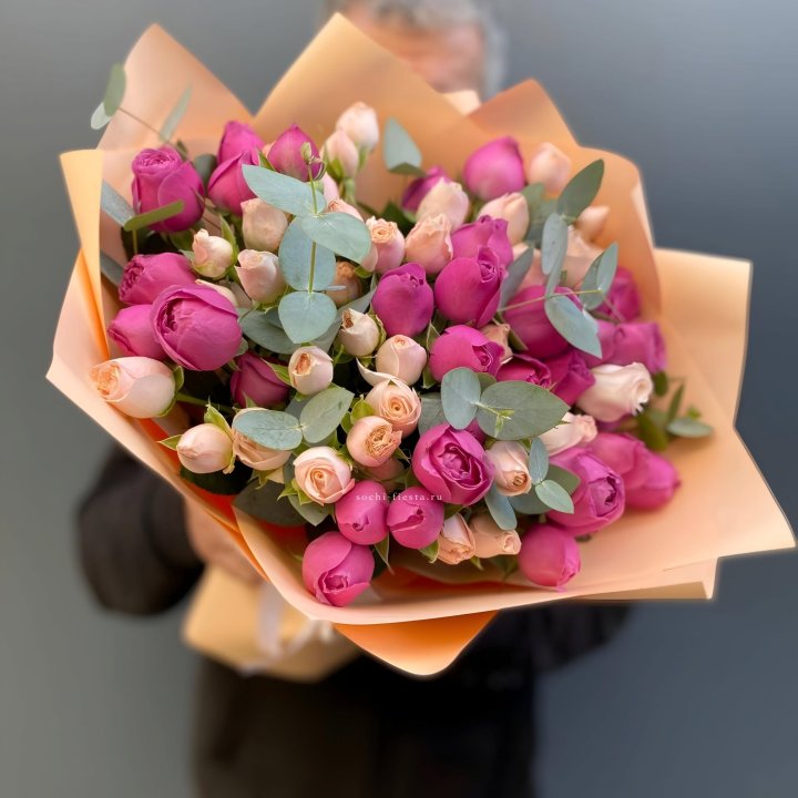 Букет кустовых роз Тендернес в Томске