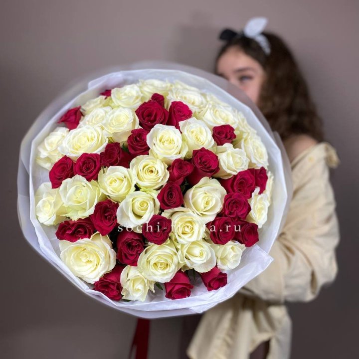Микс из 55 роз в Томске