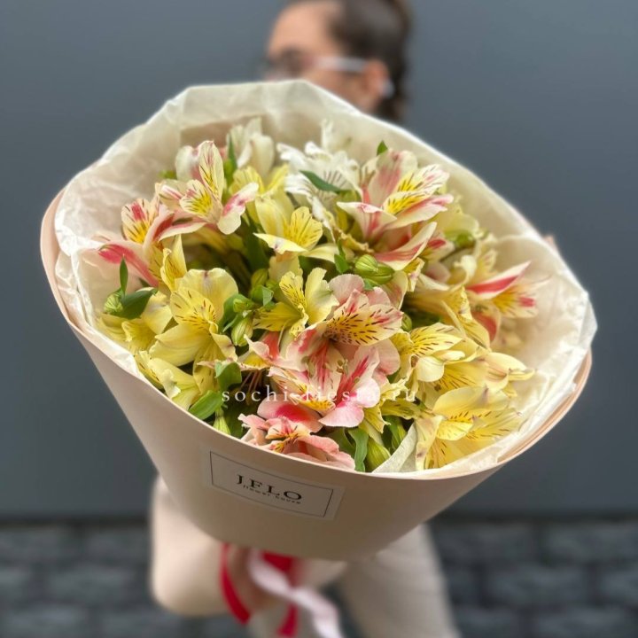 Альстромерии в нежном оформлении в Томске