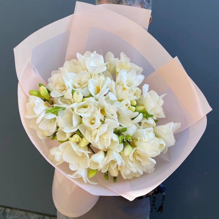 Букет белых фрезий  в Томске