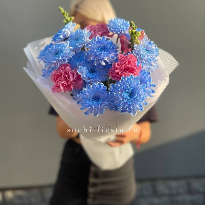 Букет сборный с хризантемой в Томске