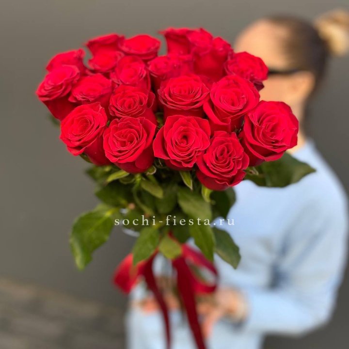 19 красных роз в Томске