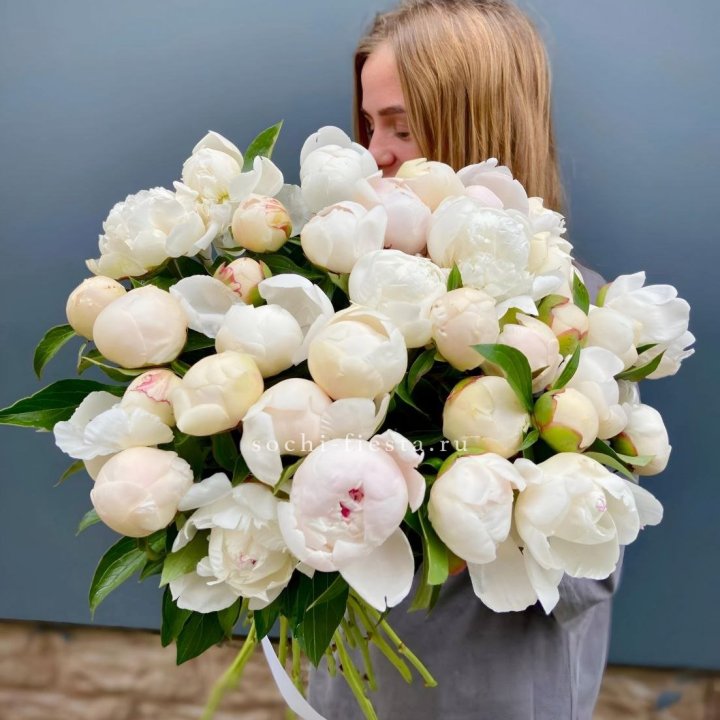 Охапка пионов в Томске