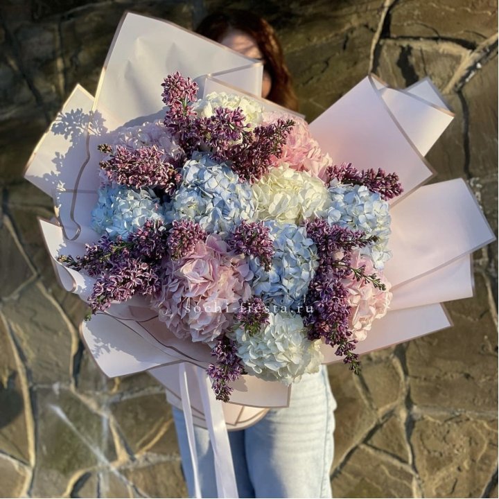Букет гортензии с сиренью в Томске