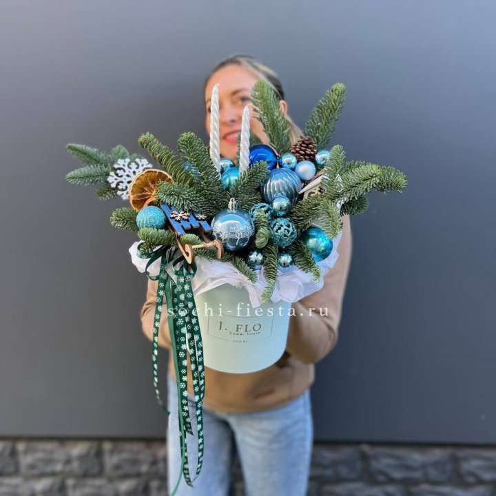 Композиция "Мери крисмас блю" в Томске